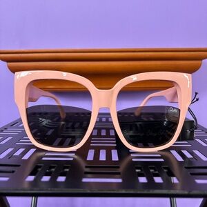 QUAY All Abrowed It Pink Sunglasses New with Defect